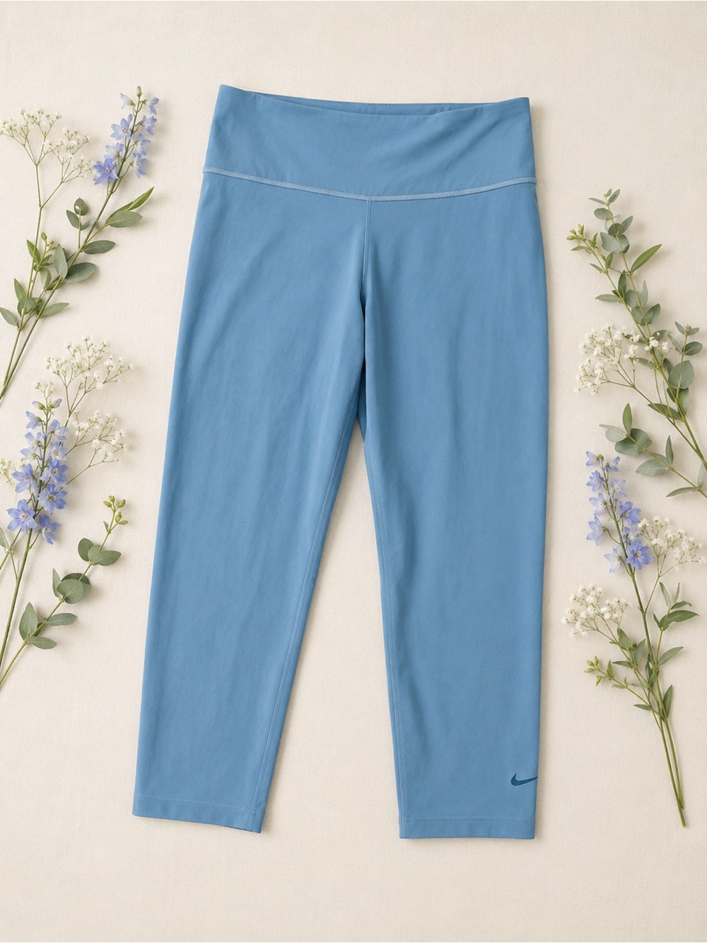 Nike Dri-FIT Light Blue Cropped Leggings Women’s Medium Athletic Activewear